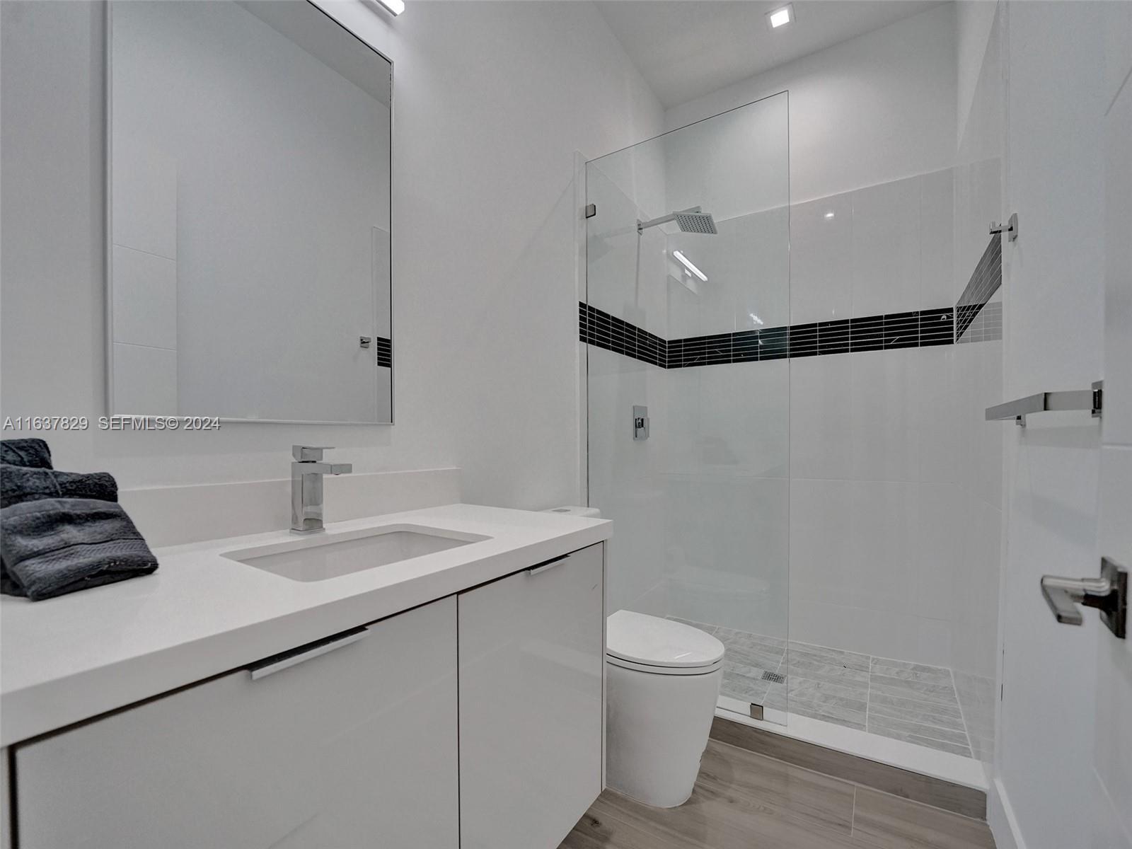 THE ENCLAVE AT LAKE RIDGE - Residential Lease