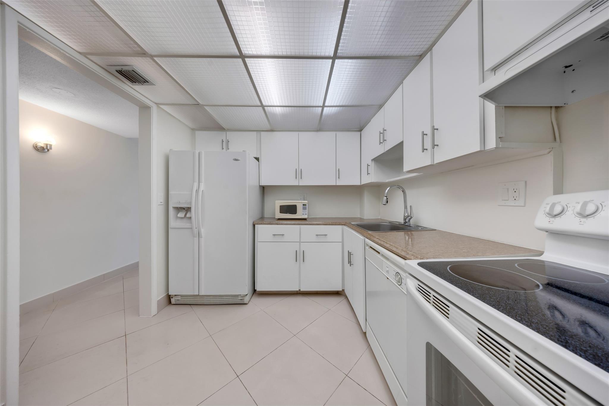 2850 N Palm Aire Dr 104