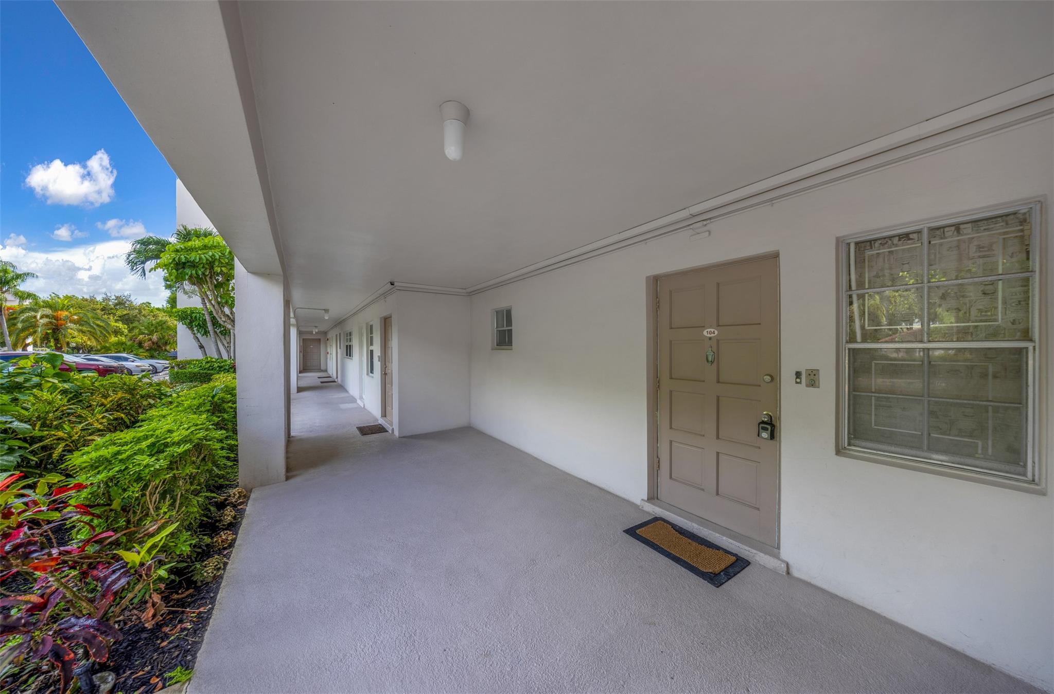 2850 N Palm Aire Dr 104