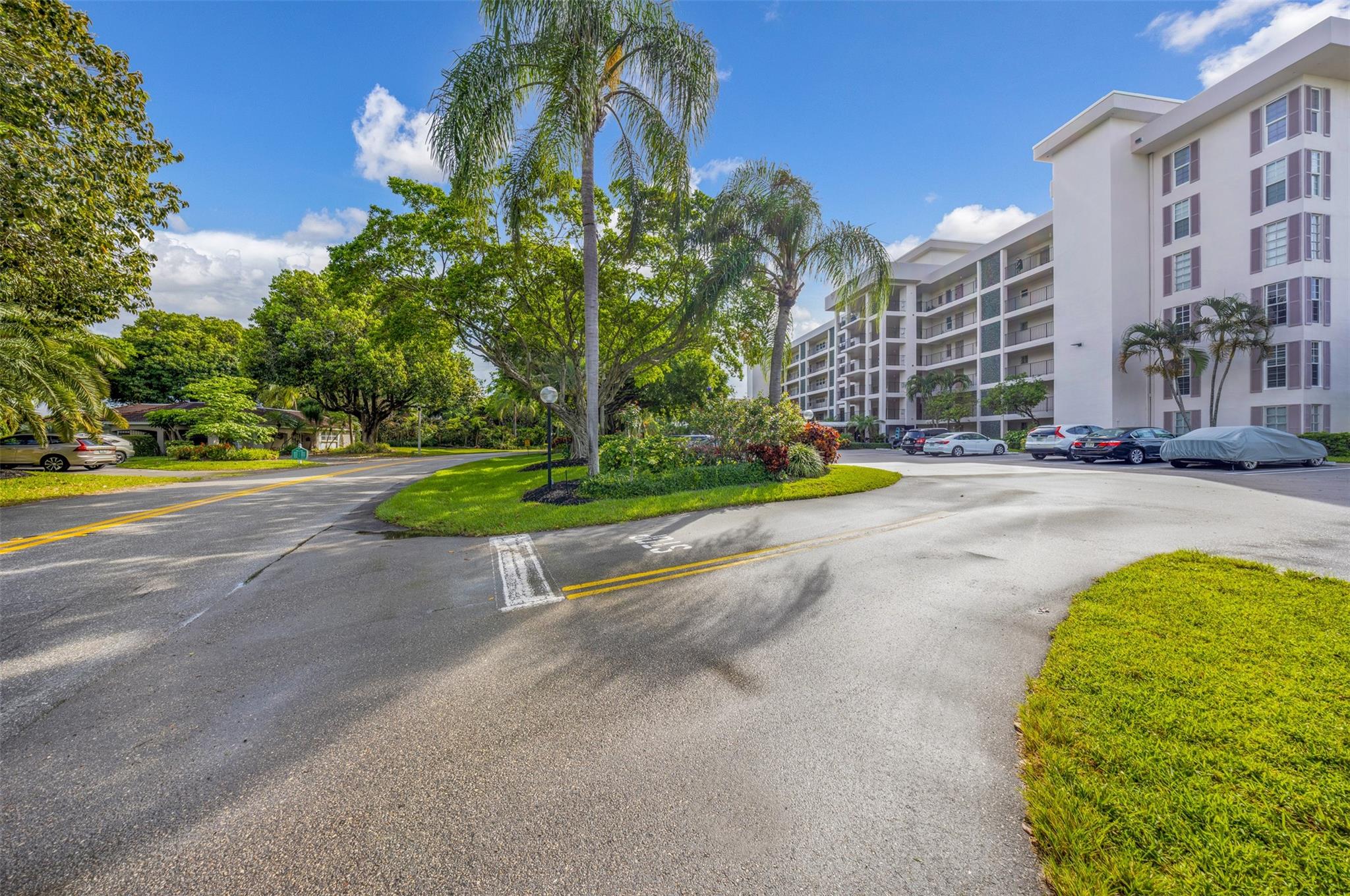 2850 N Palm Aire Dr 104