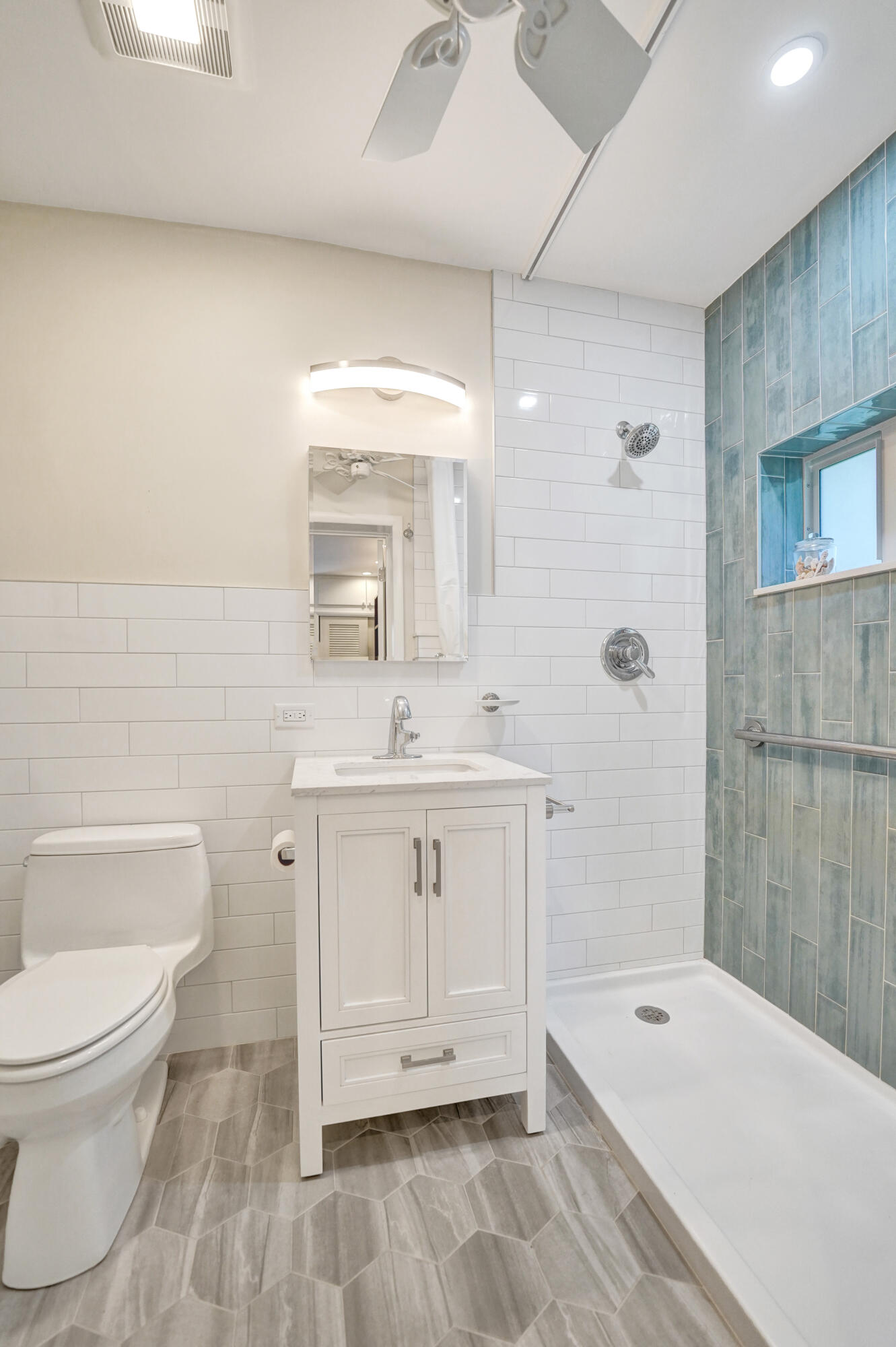 PALM YACHT & BEACH CLUB - Residential