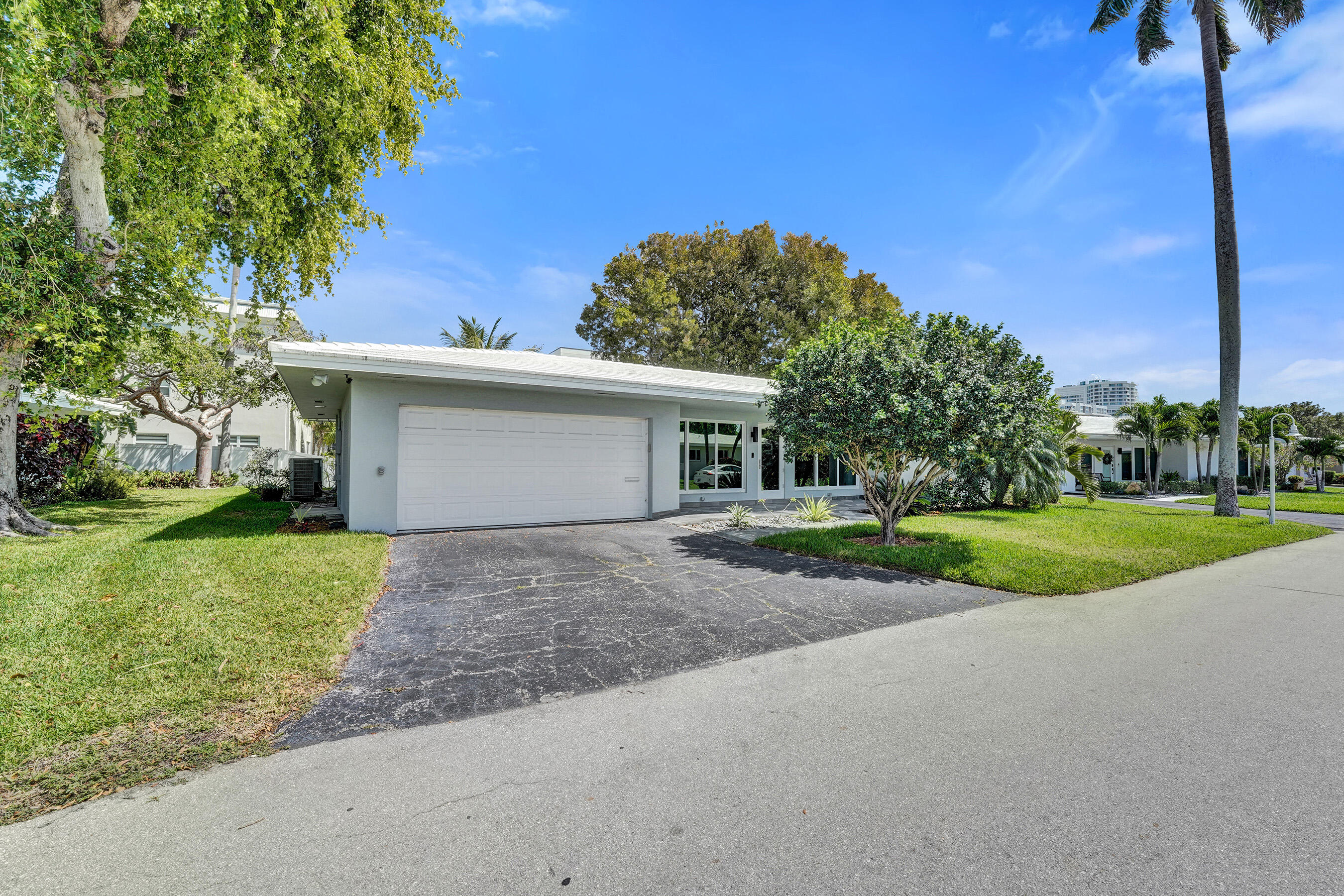 PALM YACHT & BEACH CLUB - Residential