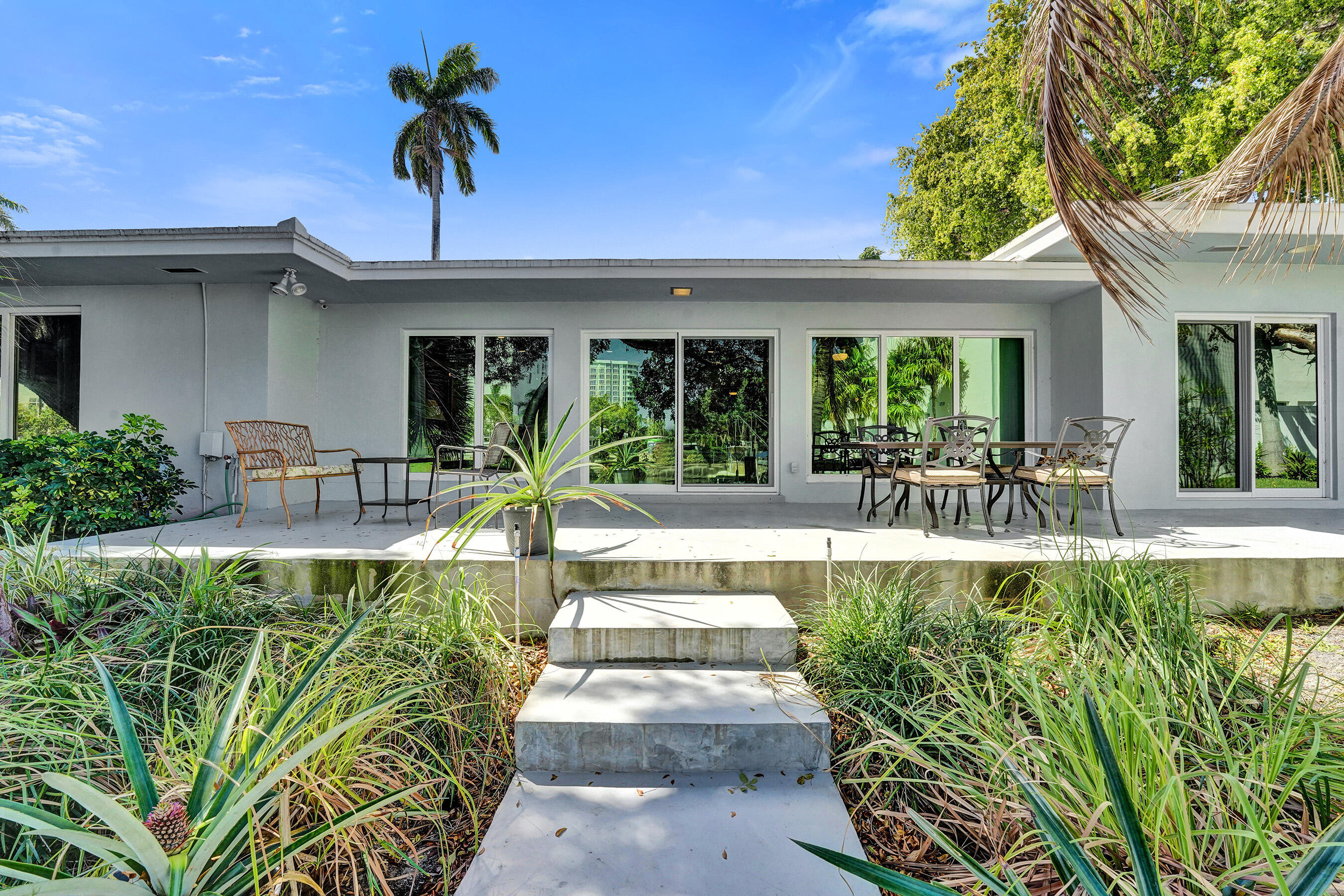 PALM YACHT & BEACH CLUB - Residential