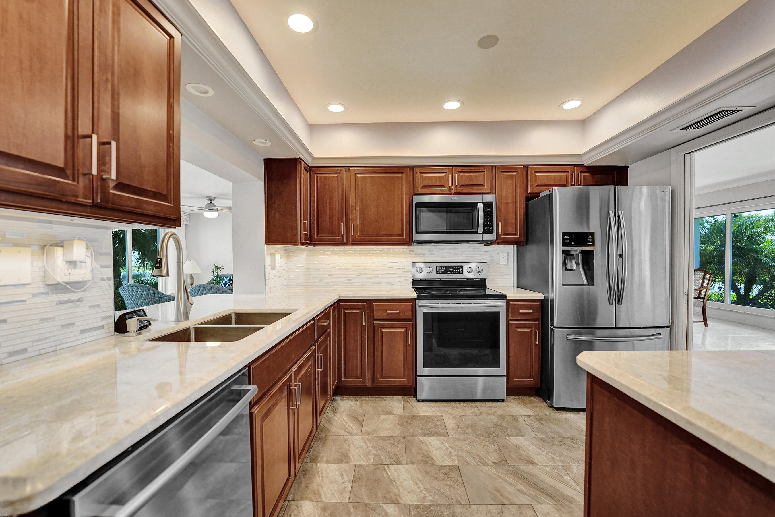 PALM YACHT & BEACH CLUB - Residential