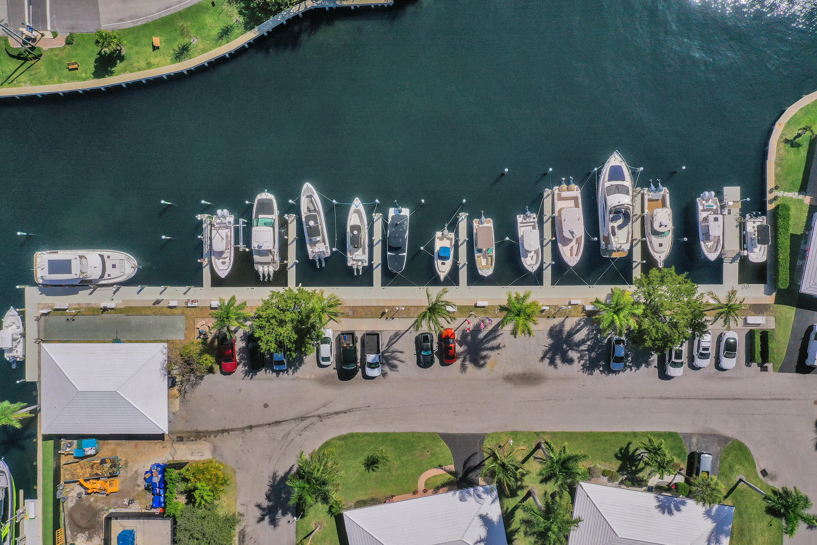 PALM YACHT & BEACH CLUB - Residential