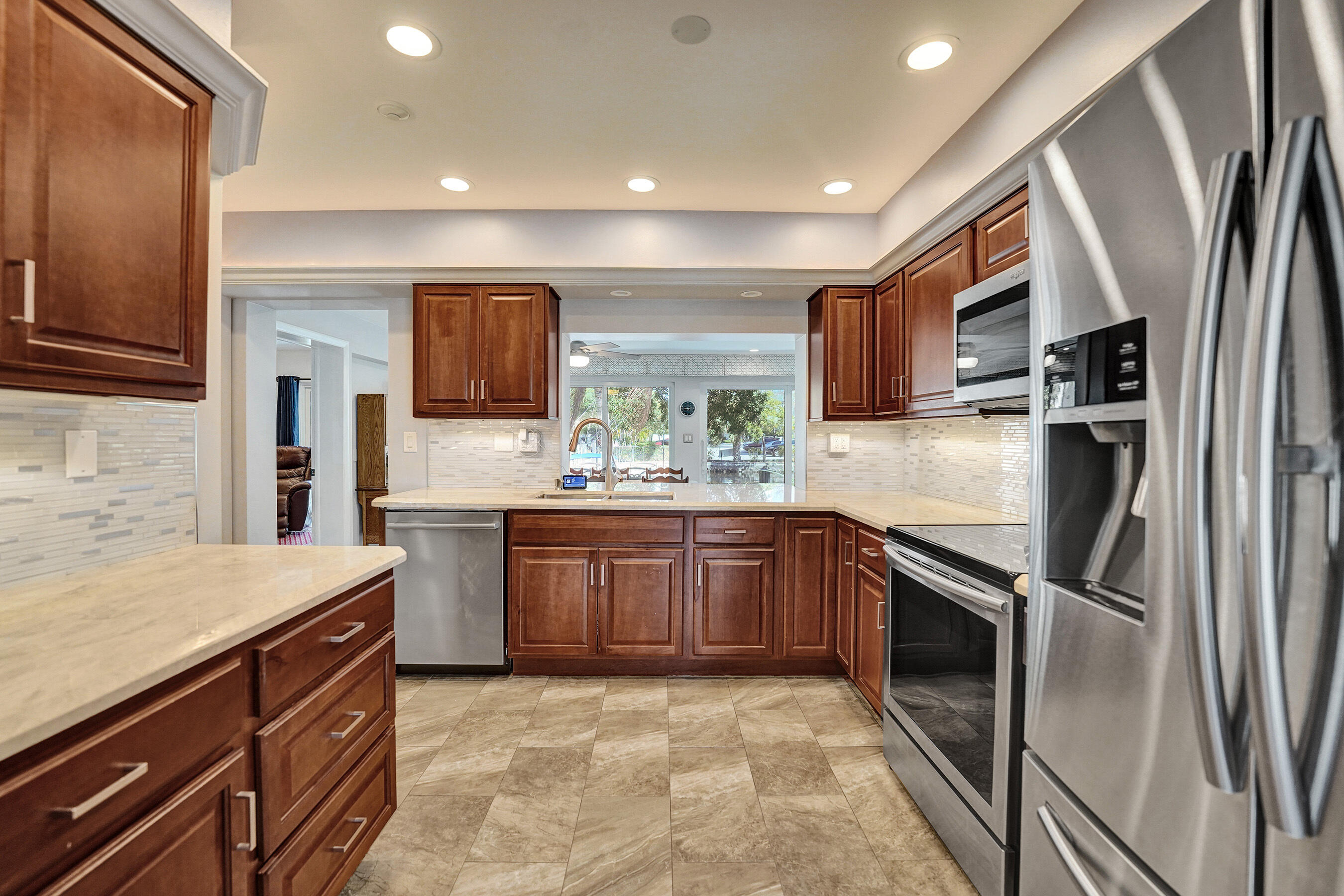 PALM YACHT & BEACH CLUB - Residential