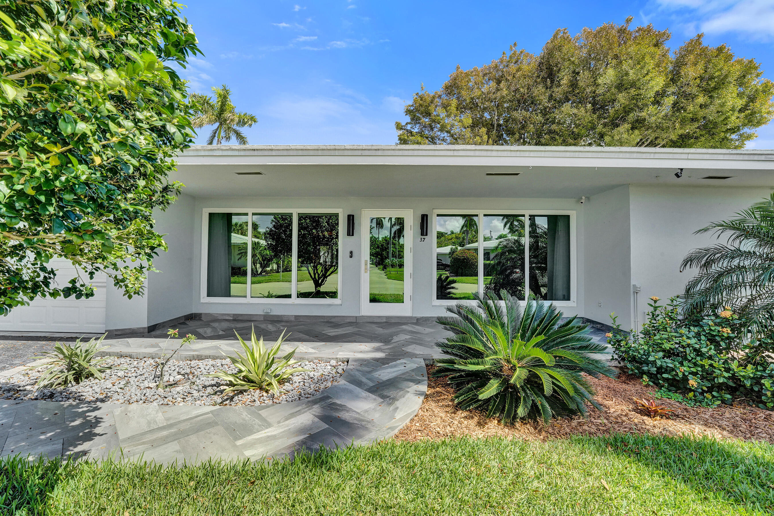 PALM YACHT & BEACH CLUB - Residential