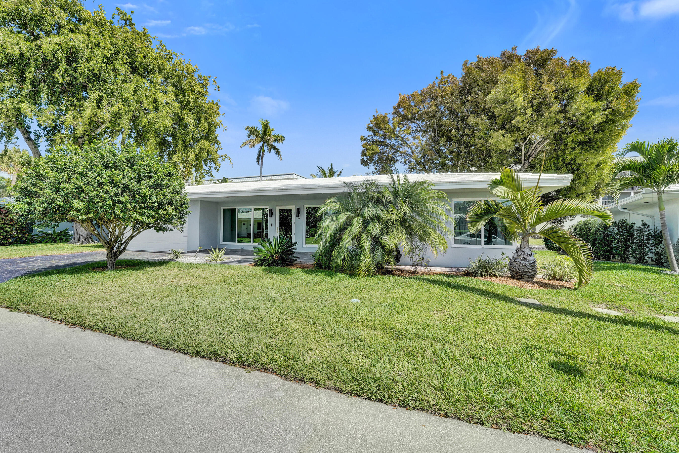 PALM YACHT & BEACH CLUB - Residential