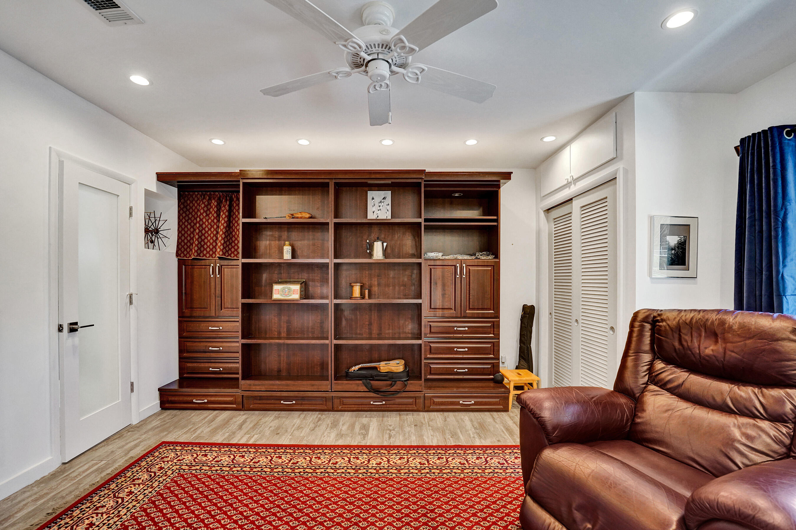 PALM YACHT & BEACH CLUB - Residential