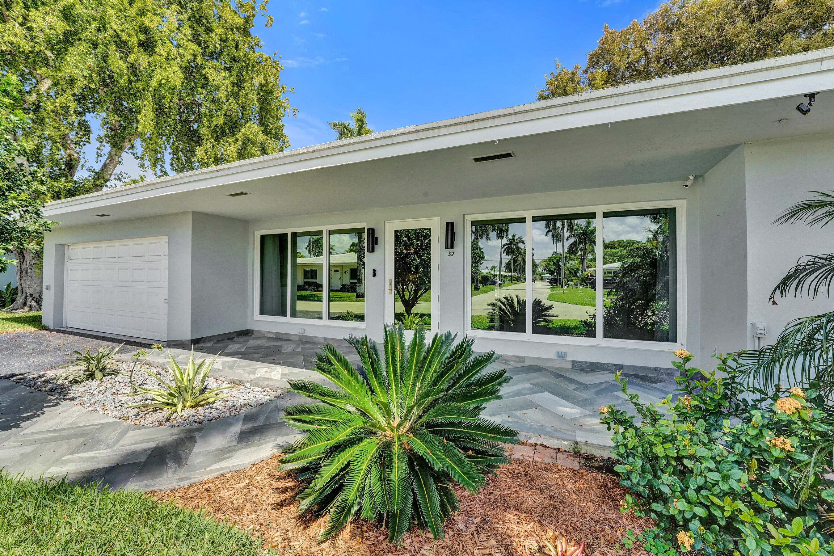 PALM YACHT & BEACH CLUB - Residential