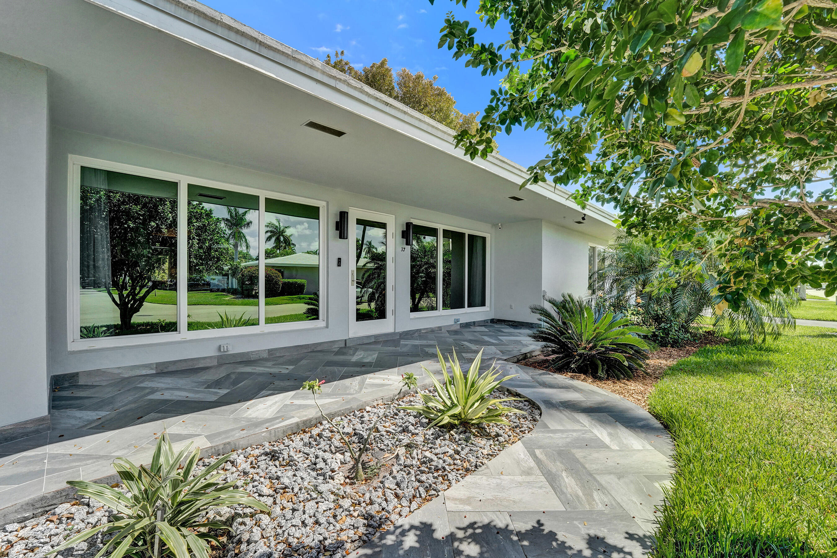 PALM YACHT & BEACH CLUB - Residential