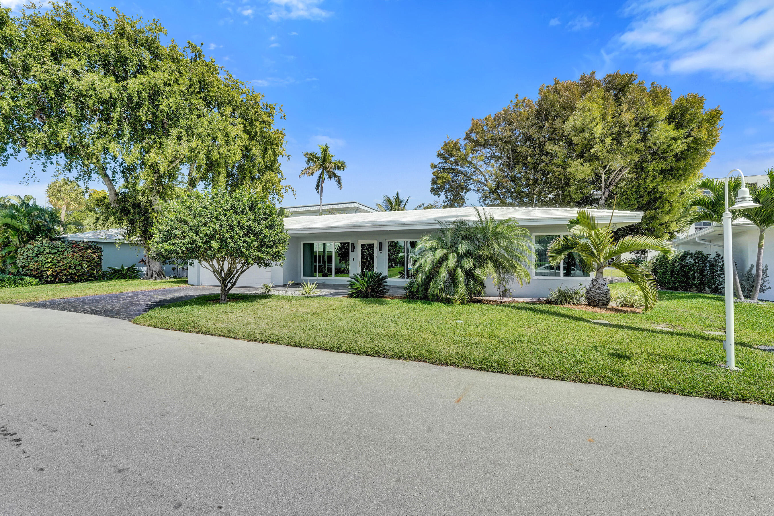 PALM YACHT & BEACH CLUB - Residential