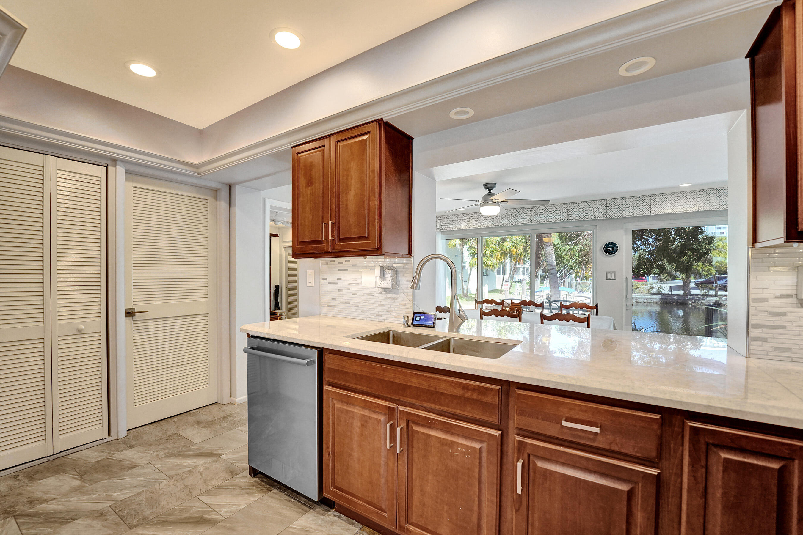 PALM YACHT & BEACH CLUB - Residential