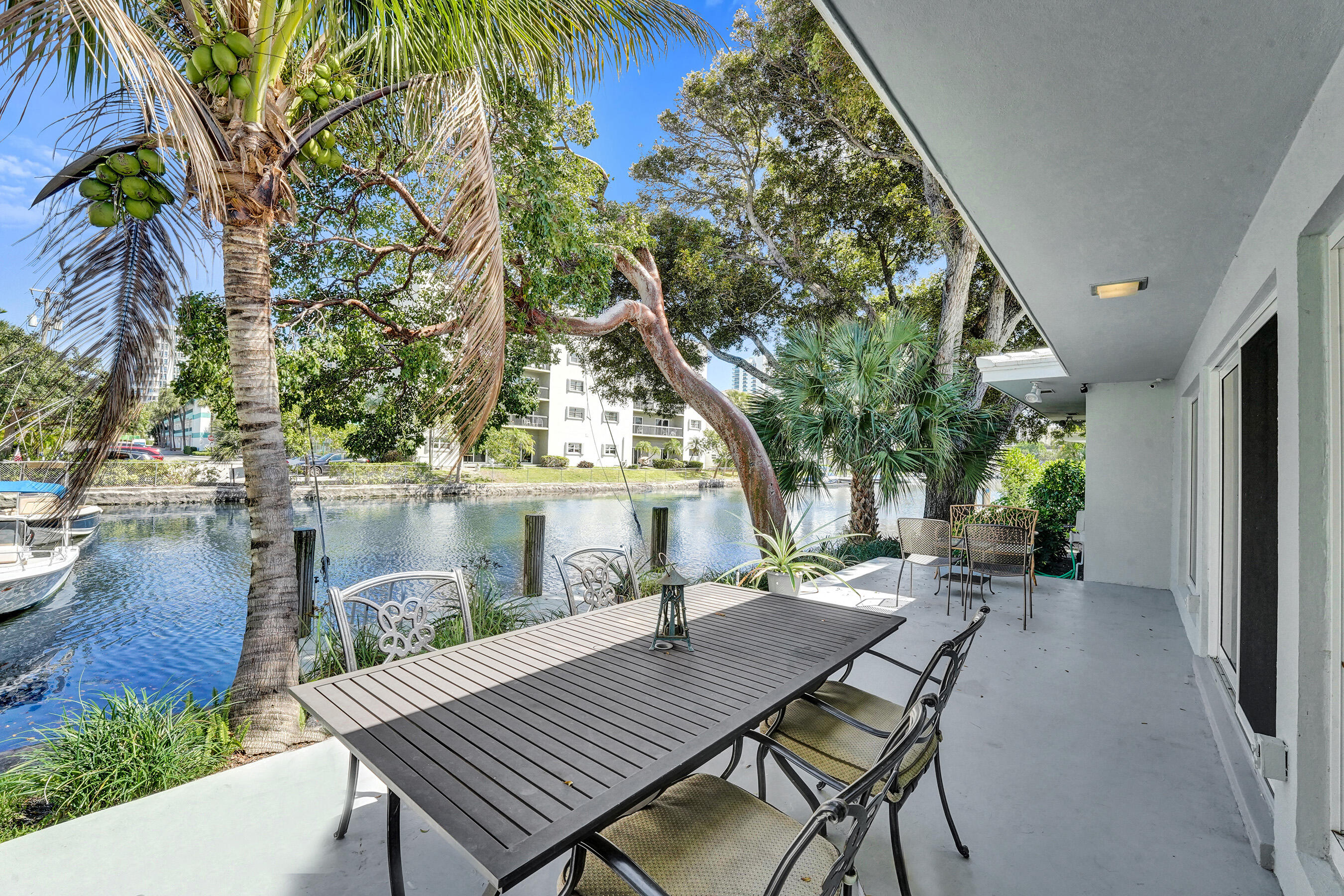 PALM YACHT & BEACH CLUB - Residential