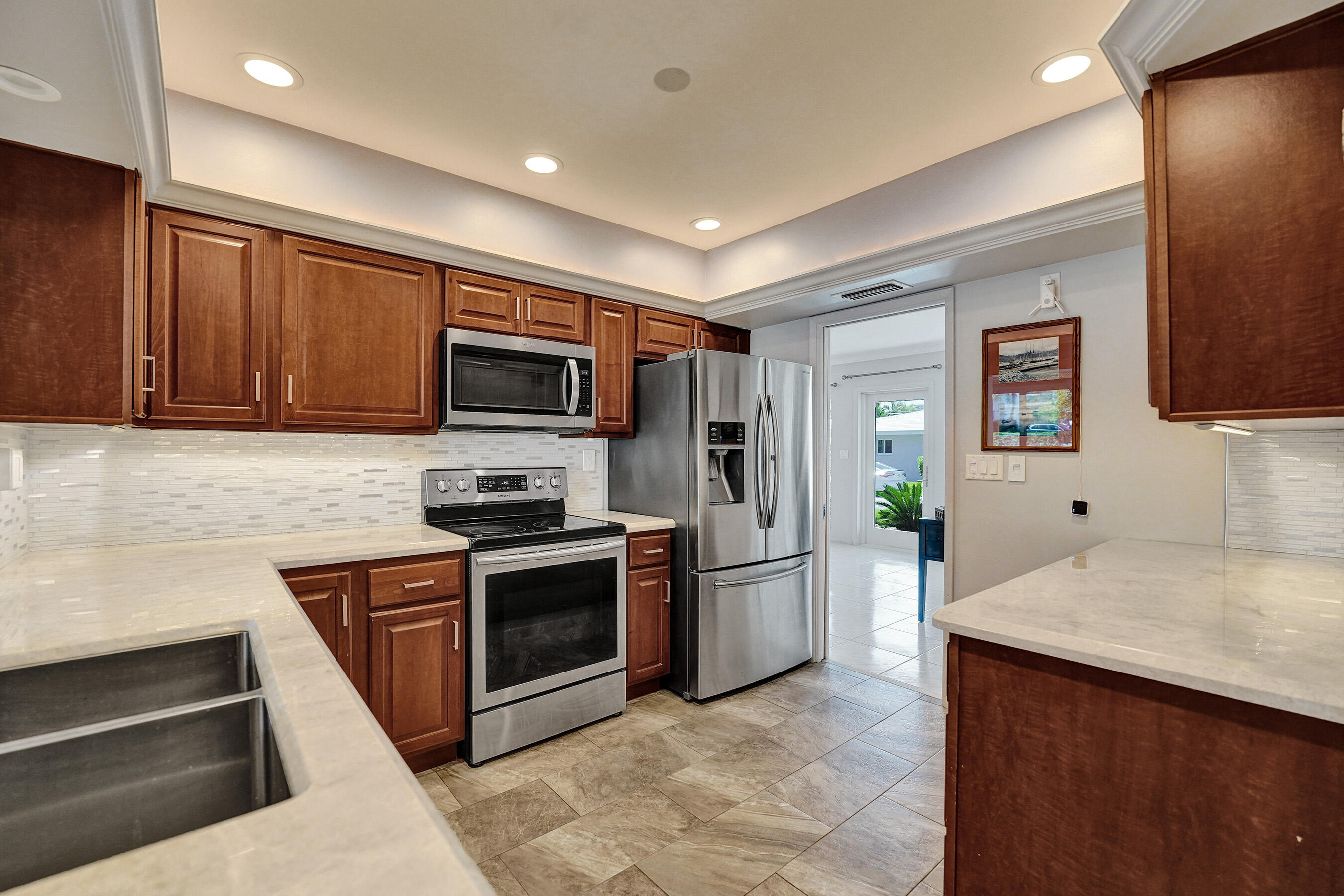 PALM YACHT & BEACH CLUB - Residential