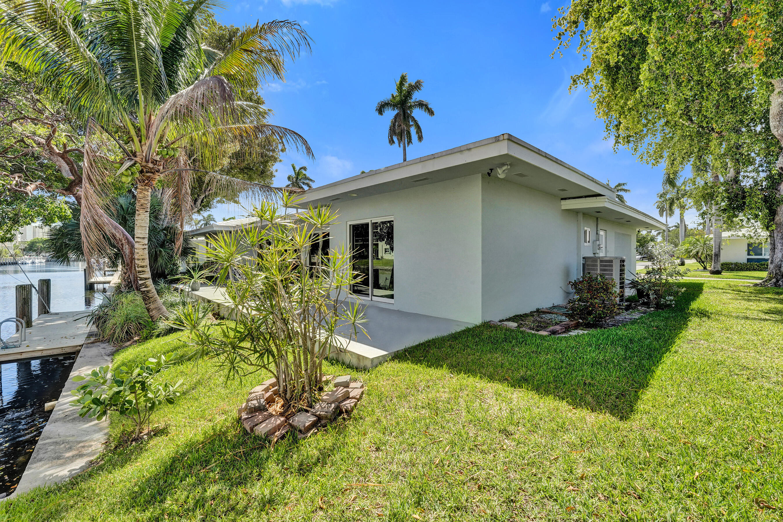 PALM YACHT & BEACH CLUB - Residential