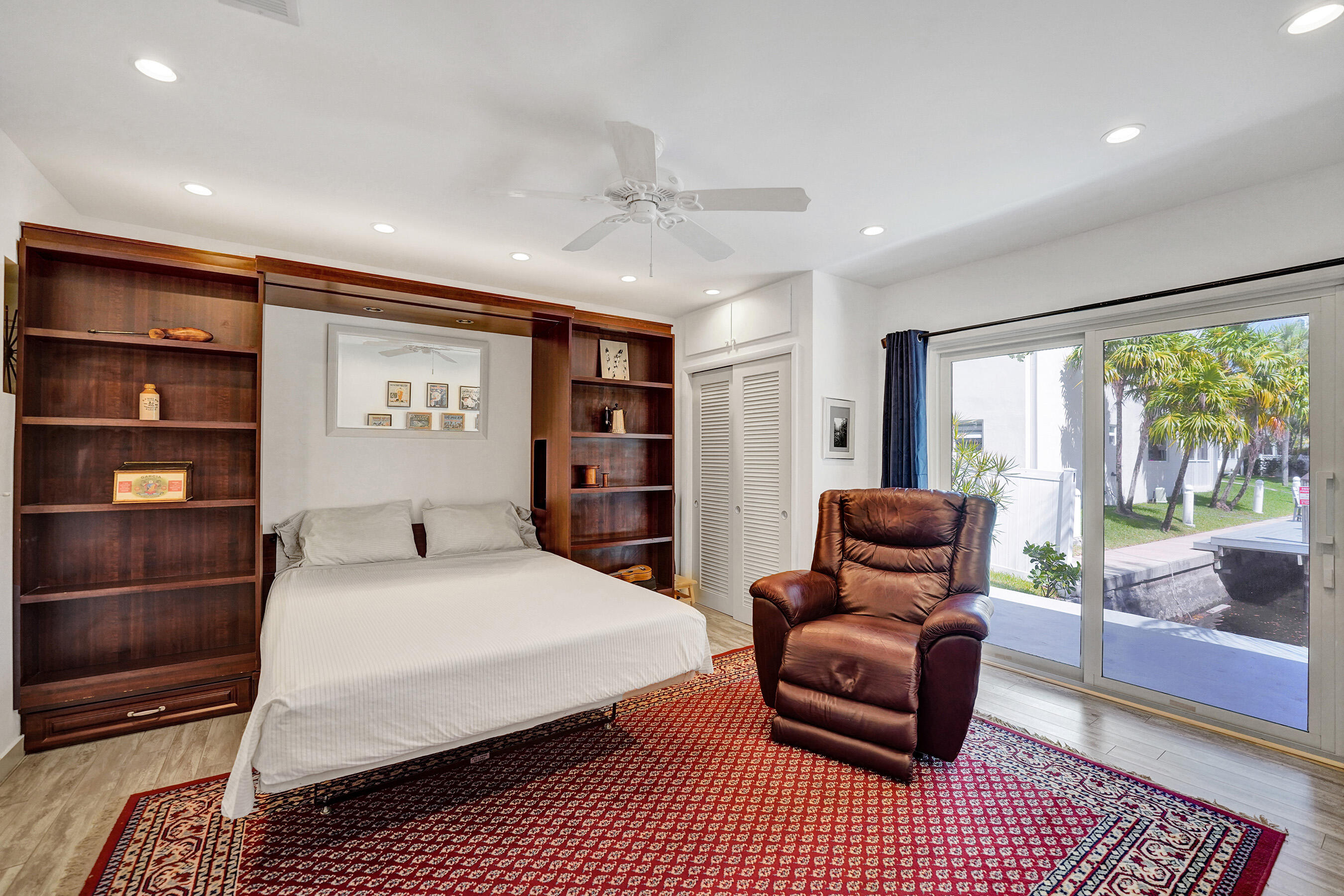 PALM YACHT & BEACH CLUB - Residential