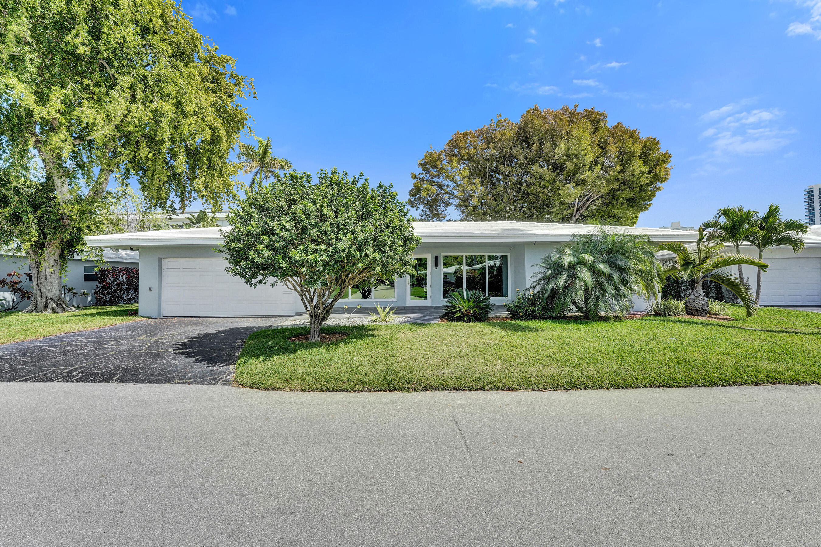 PALM YACHT & BEACH CLUB - Residential