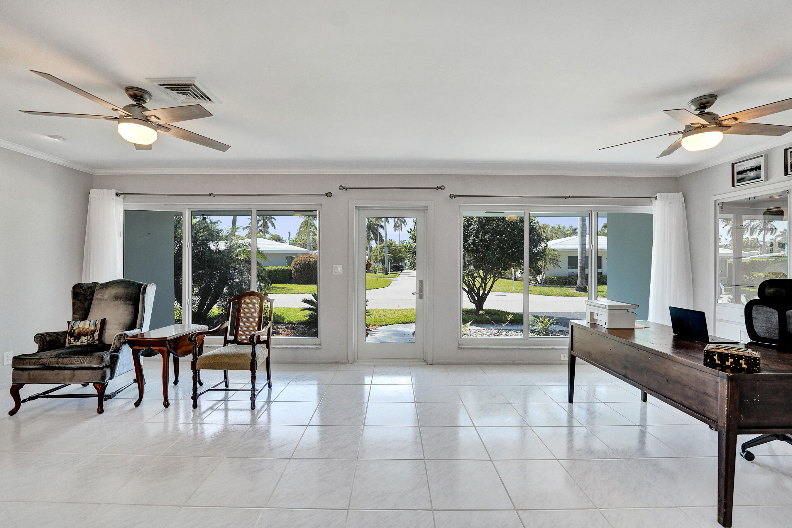 PALM YACHT & BEACH CLUB - Residential