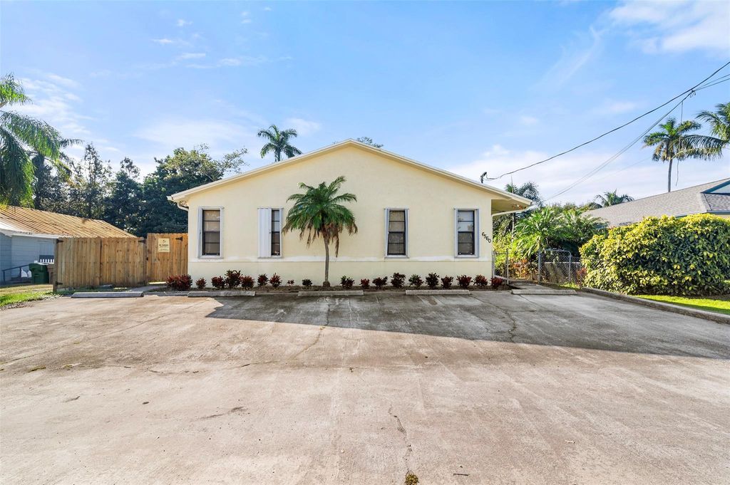 Photo of 6560 SW 49th Street, Davie, FL 33314 (MLS # F10474102)