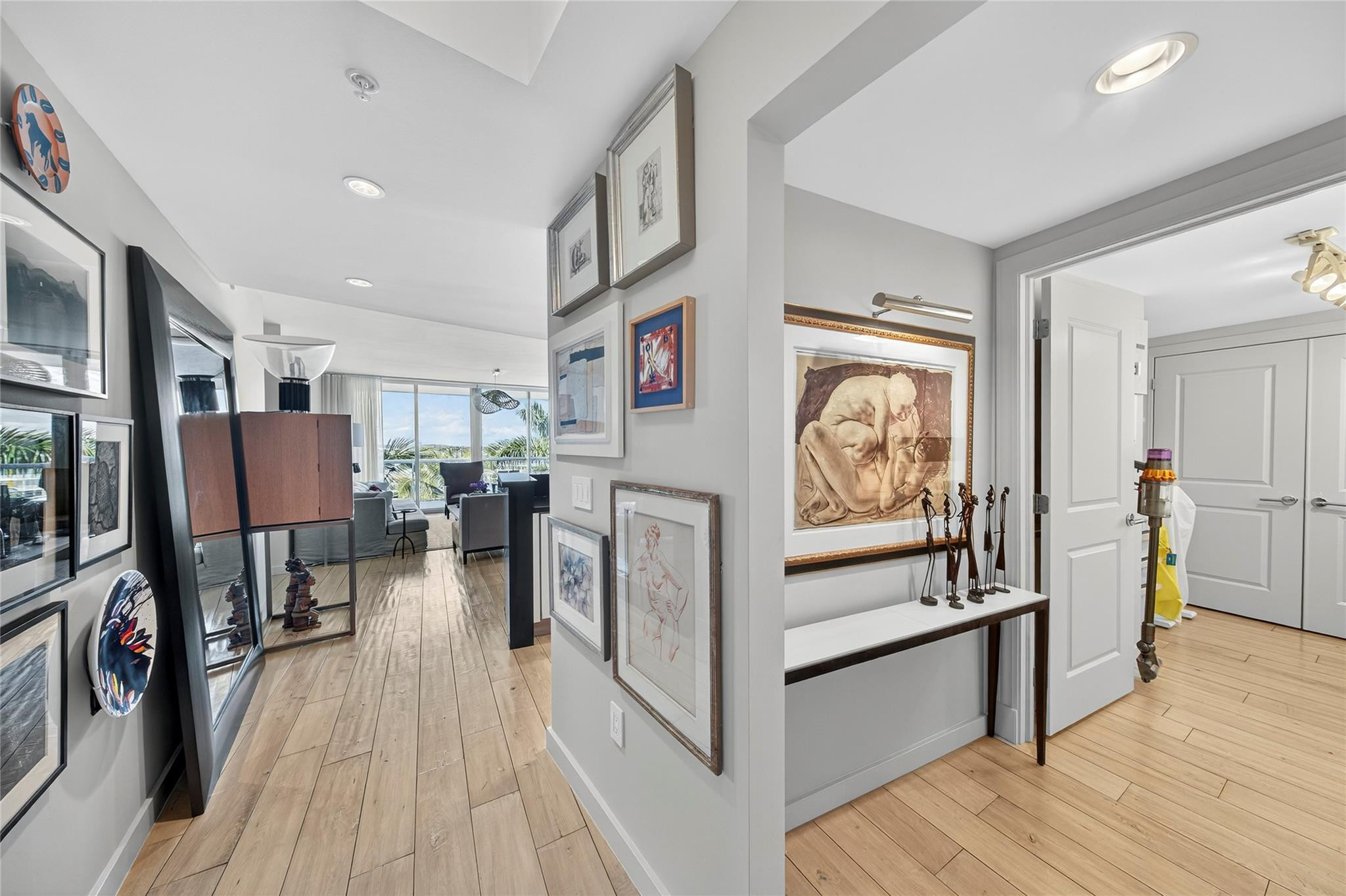 1 N Ocean Boulevard 709