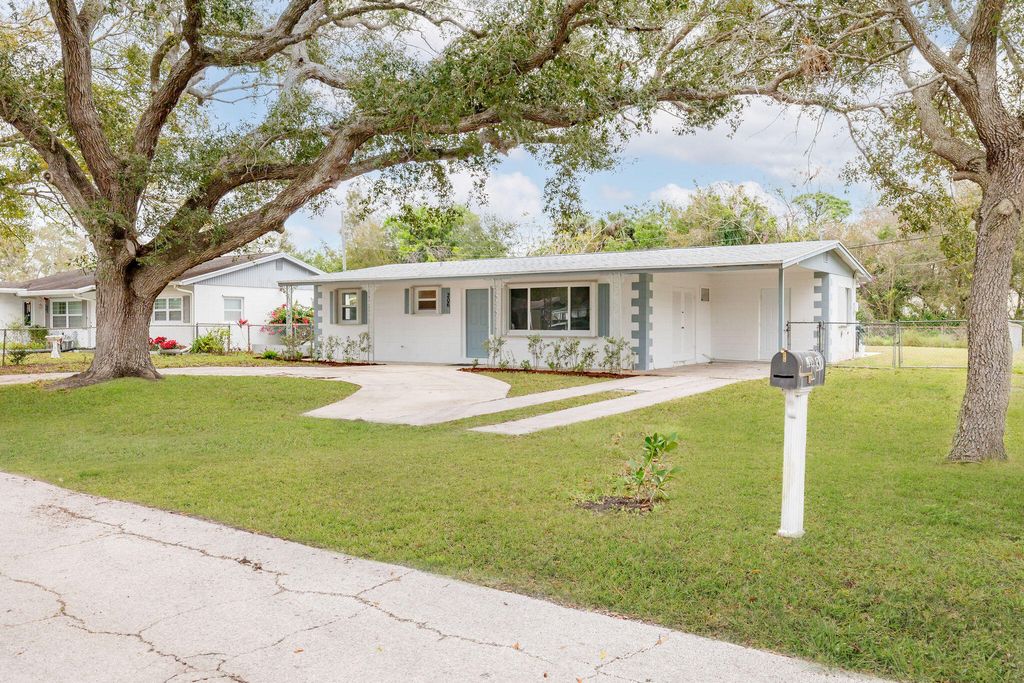 Photo of 206 N 37th Street, Fort Pierce, FL 34947 (MLS # R11056337)