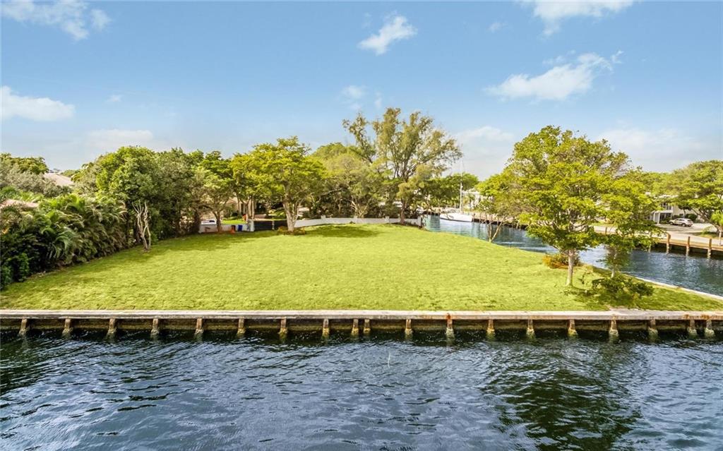 BAY COLONY SEC OF THE LAN - Residential