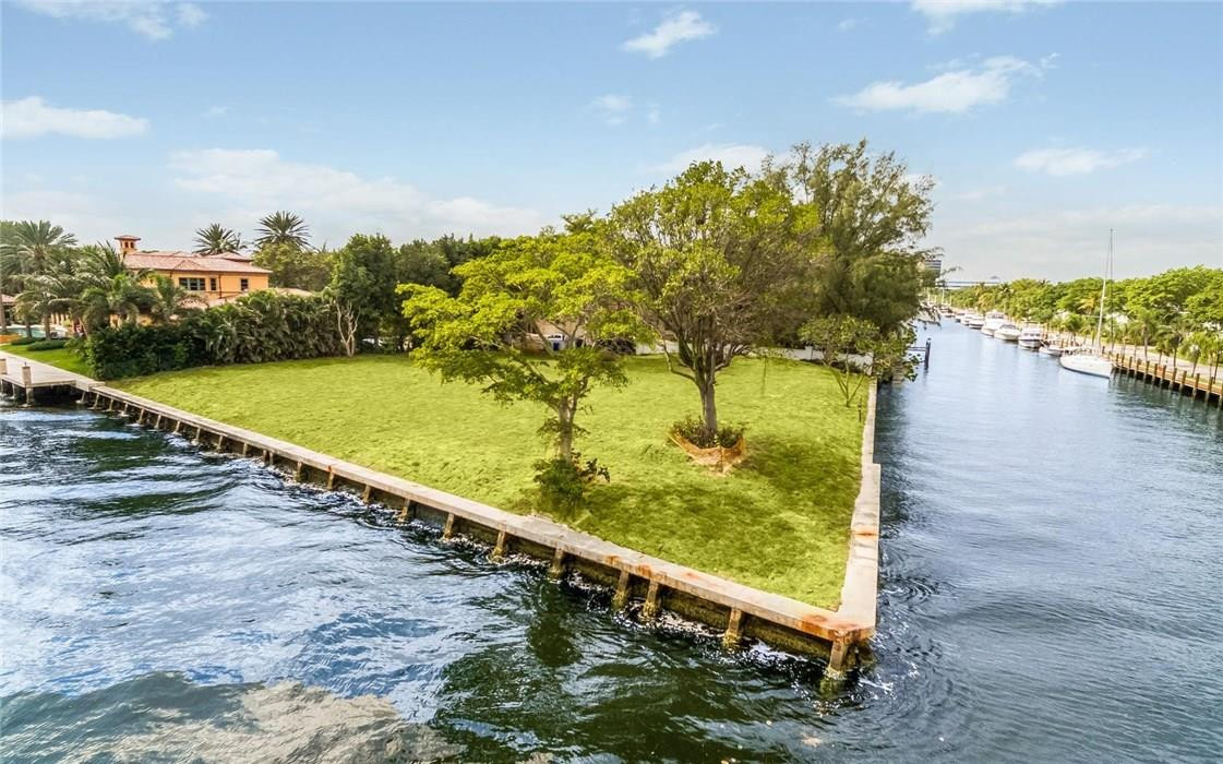 BAY COLONY SEC OF THE LAN - Residential