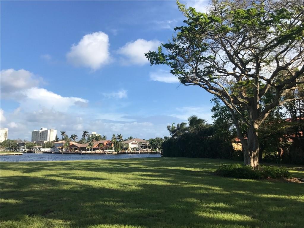 BAY COLONY SEC OF THE LAN - Residential