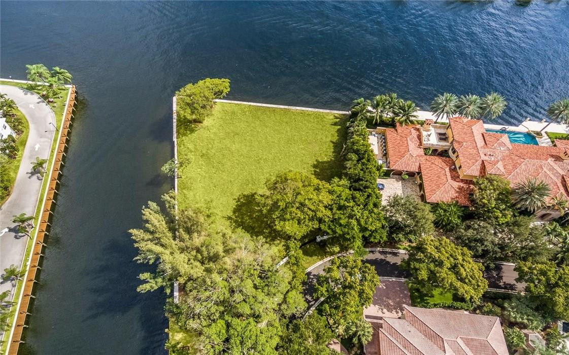 BAY COLONY SEC OF THE LAN - Residential