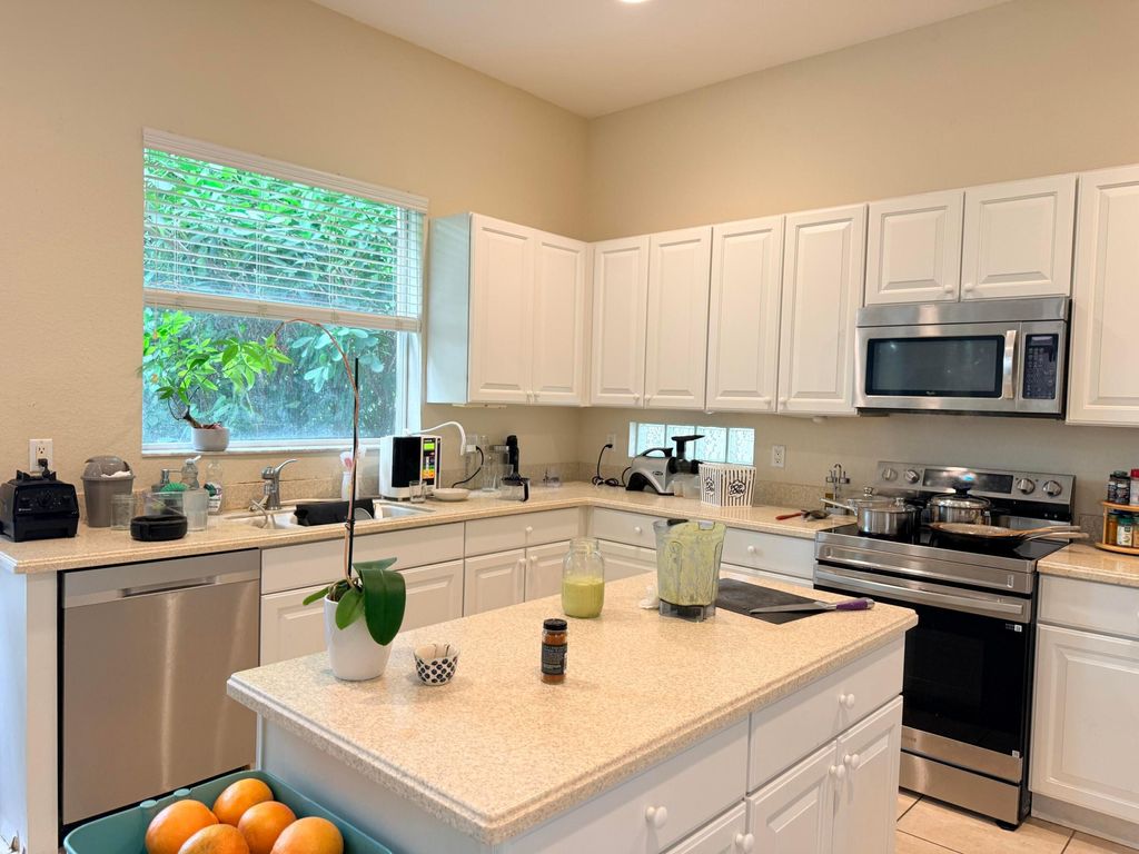 Photo of 17 Country Lake Circle, Boynton Beach, FL 33436 (MLS # B26032621)