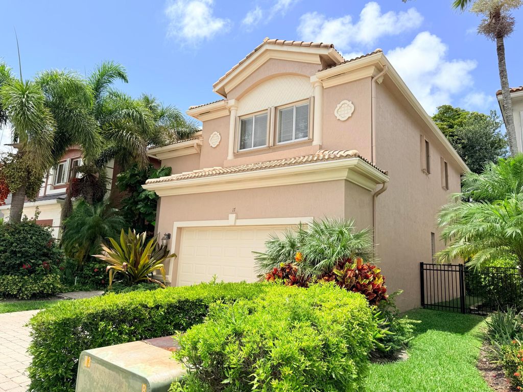 Photo of 17 Country Lake Circle, Boynton Beach, FL 33436 (MLS # B26032621)