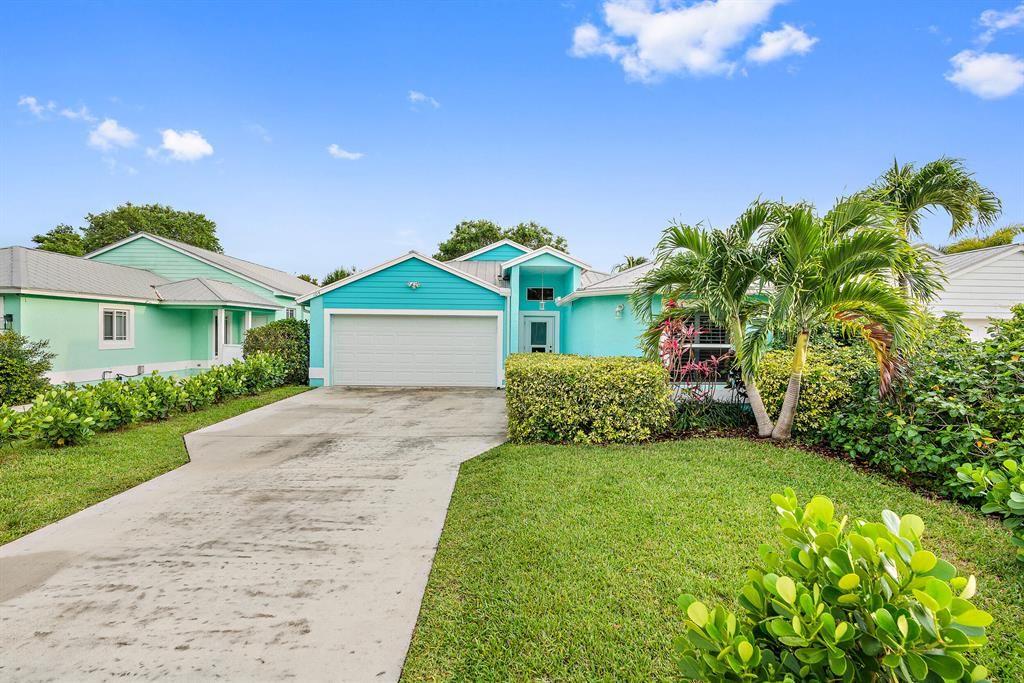 Photo of 104 Old Jupiter Beach Road, Jupiter, FL 33477 (MLS # R10787262)