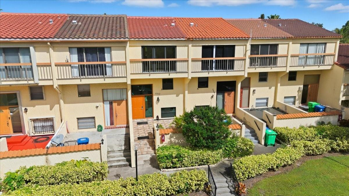 DEL RIO VILLAGE - Residential