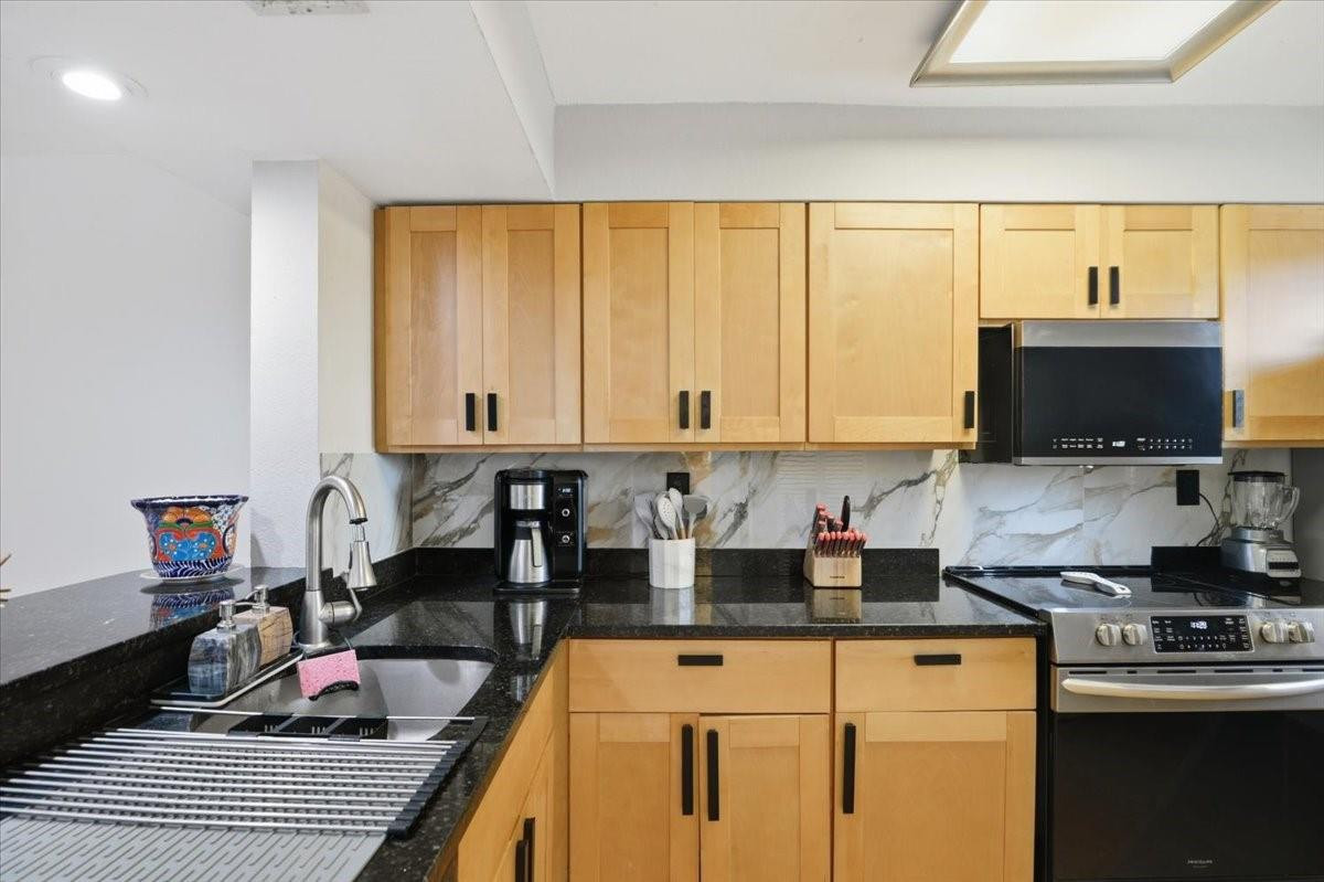 DEL RIO VILLAGE - Residential