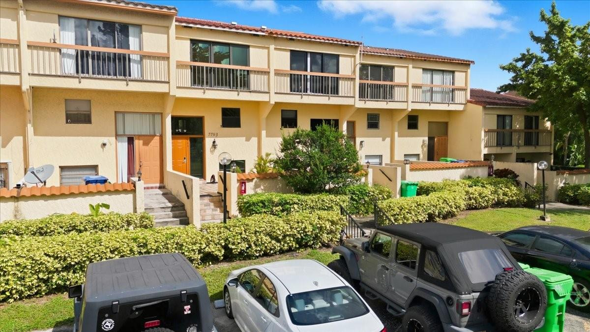 DEL RIO VILLAGE - Residential