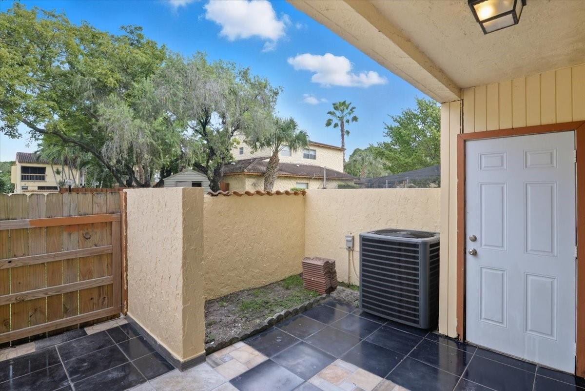 DEL RIO VILLAGE - Residential