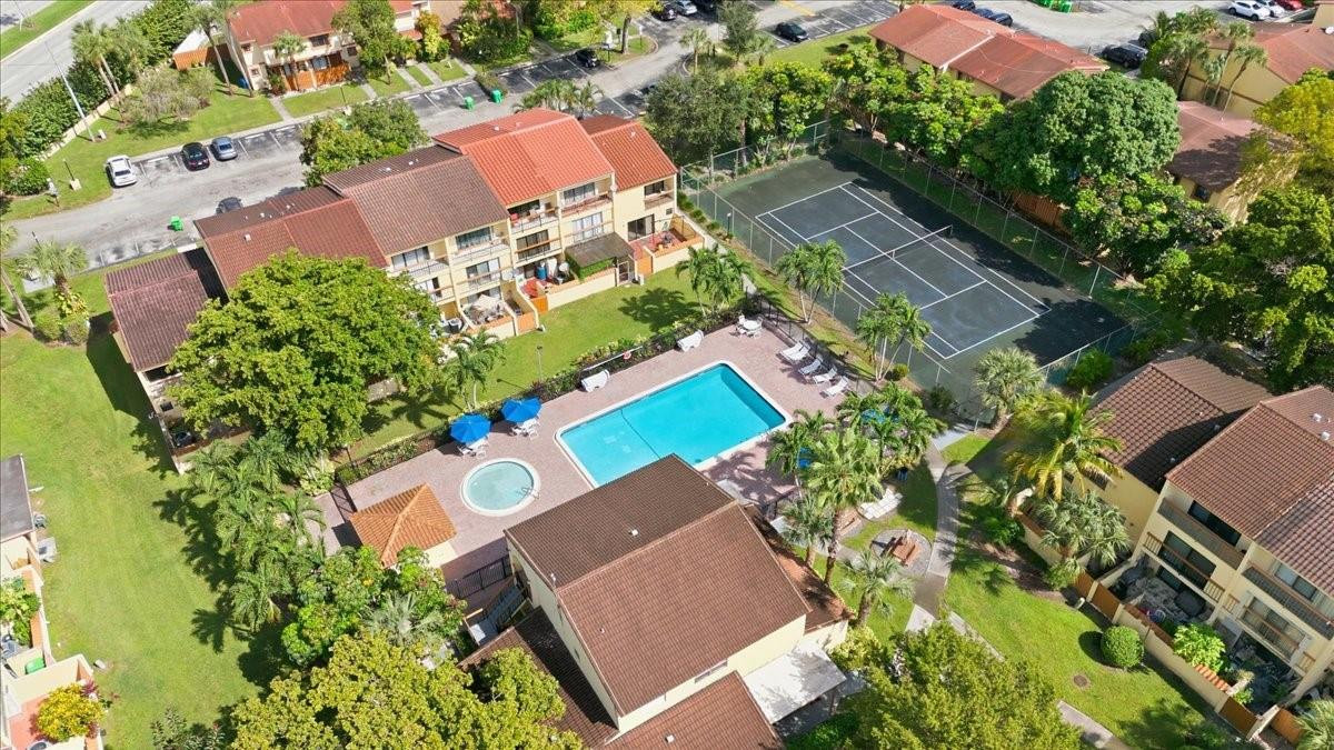 DEL RIO VILLAGE - Residential