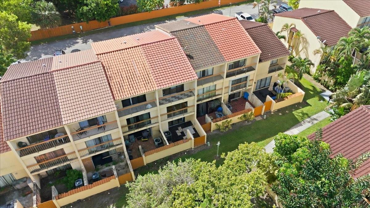 DEL RIO VILLAGE - Residential