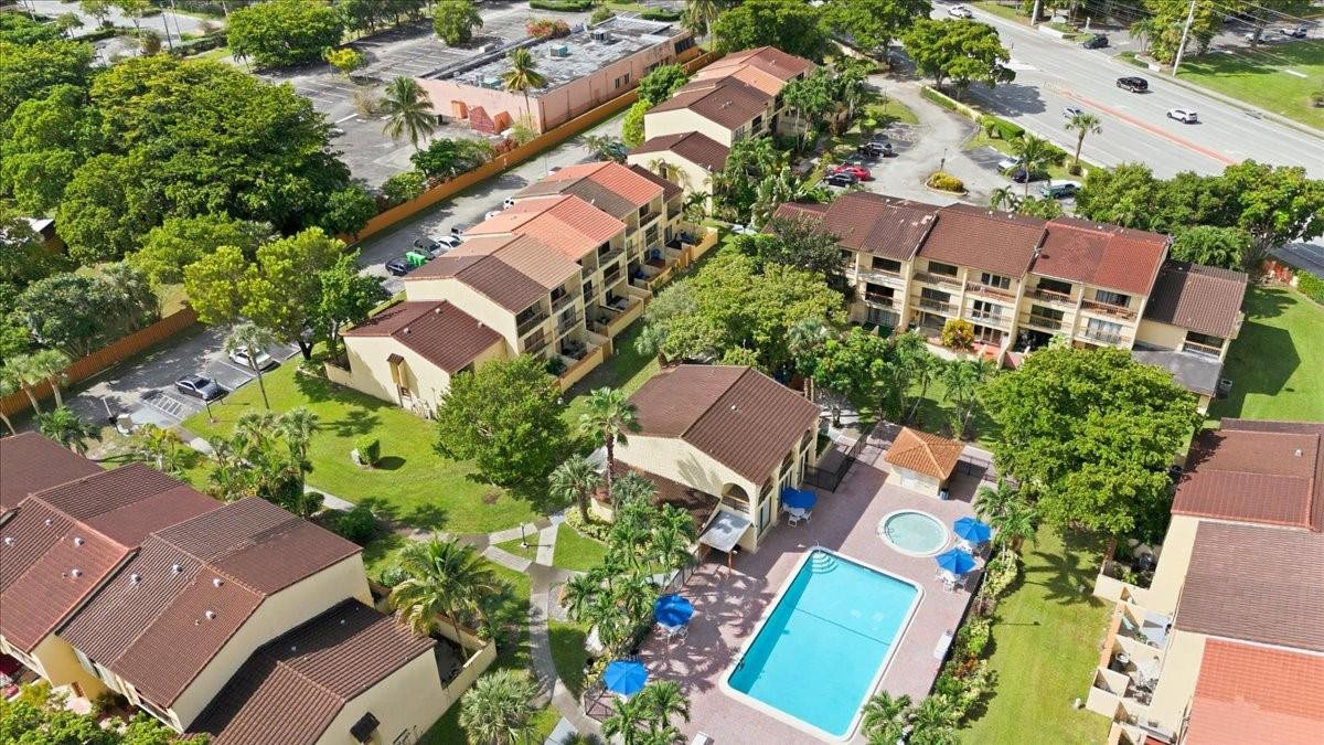 DEL RIO VILLAGE - Residential