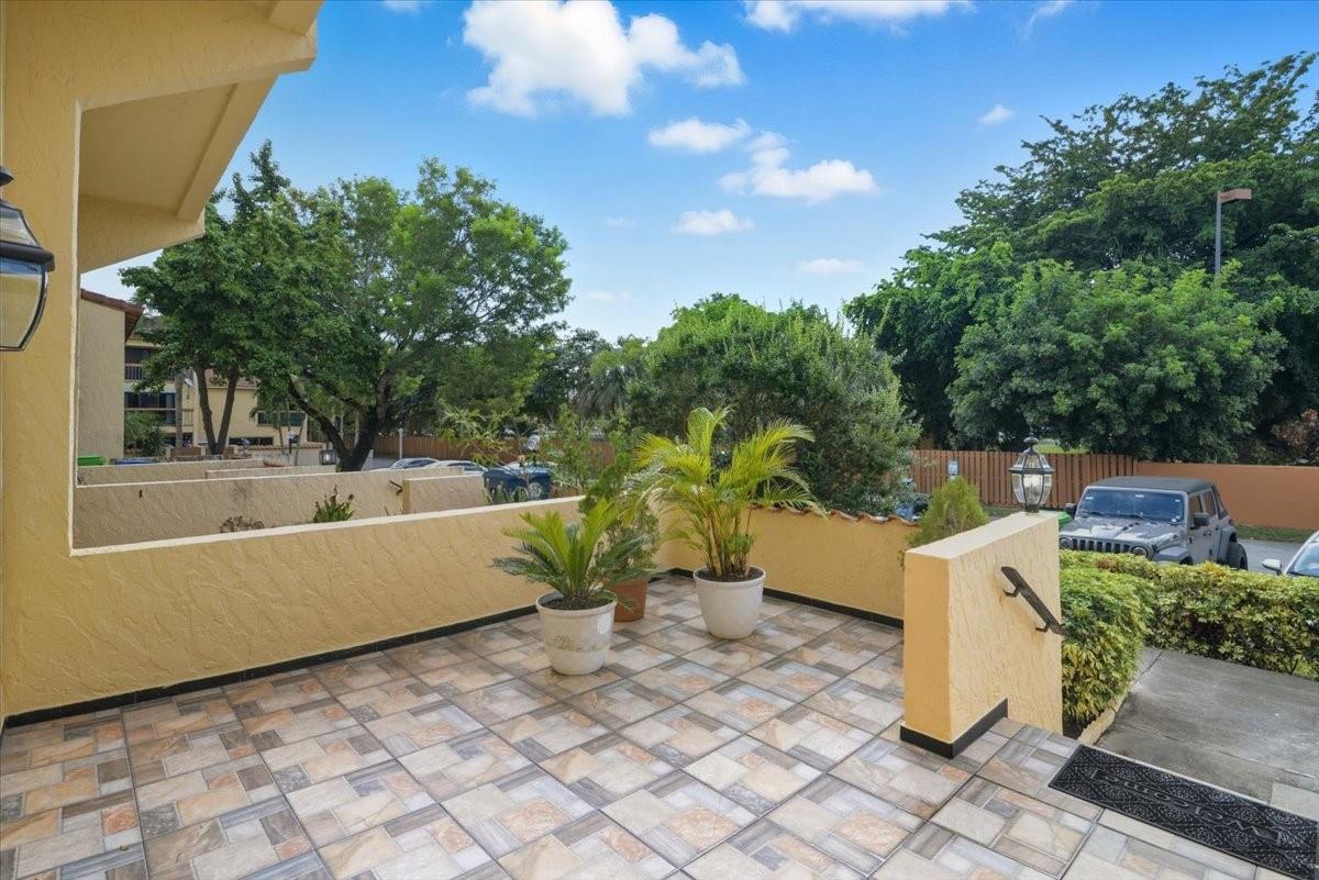 DEL RIO VILLAGE - Residential