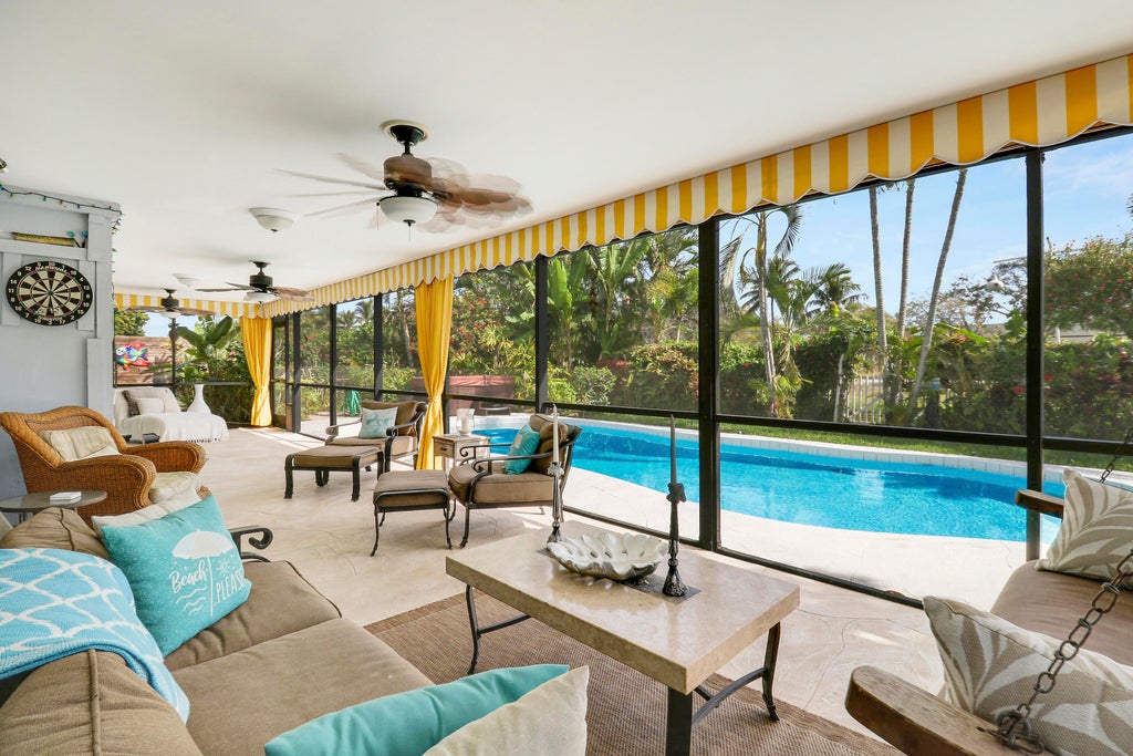 Photo of 10174 Dogwood Avenue, Palm Beach Gardens, FL 33410 (MLS # R11065648)