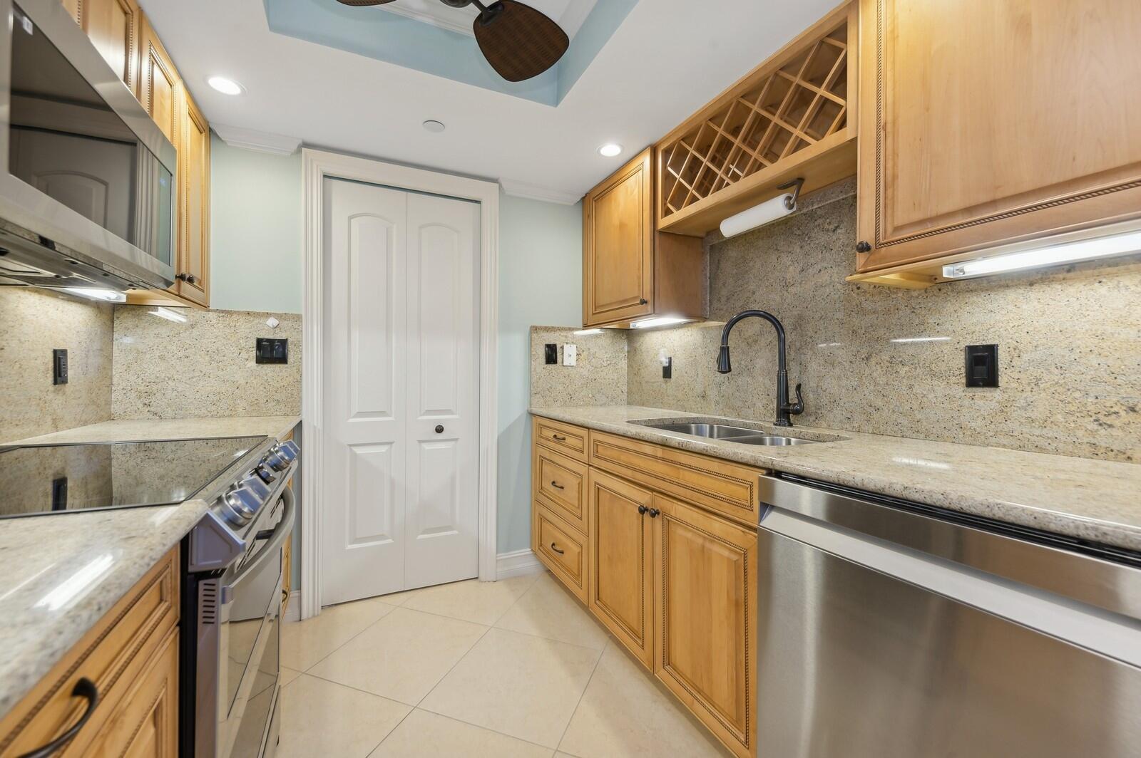 TIARA CONDO - Residential