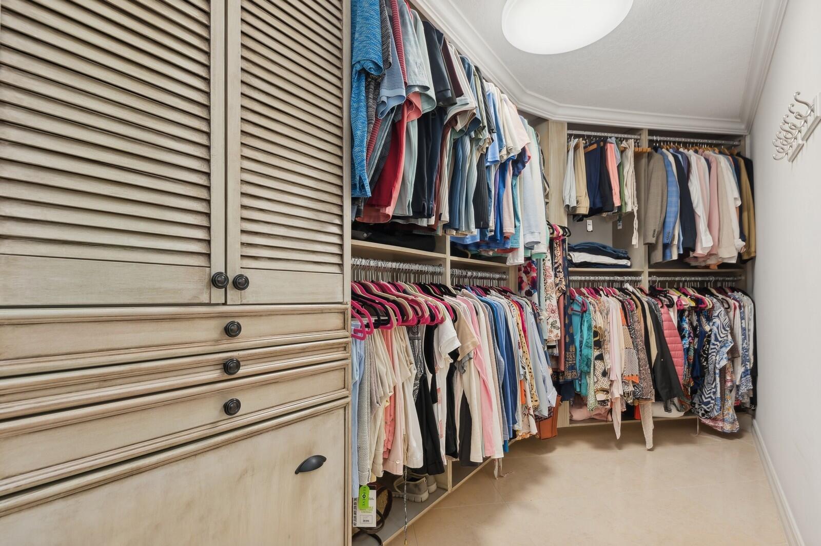 TIARA CONDO - Residential