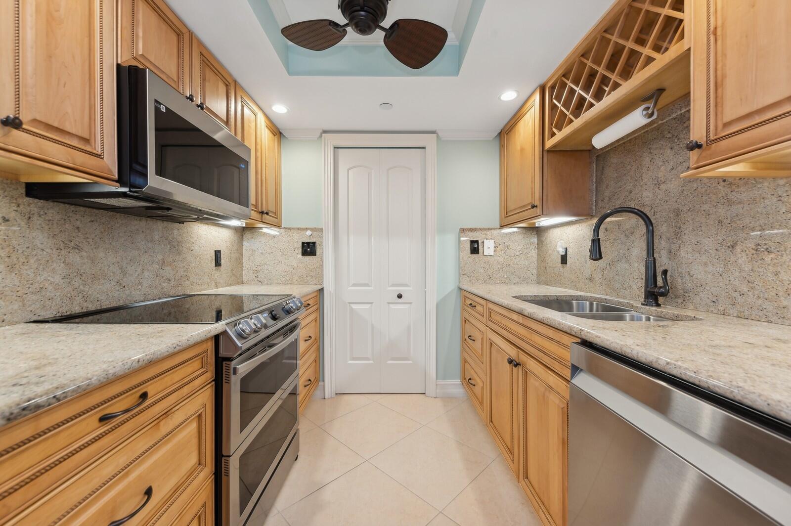 TIARA CONDO - Residential