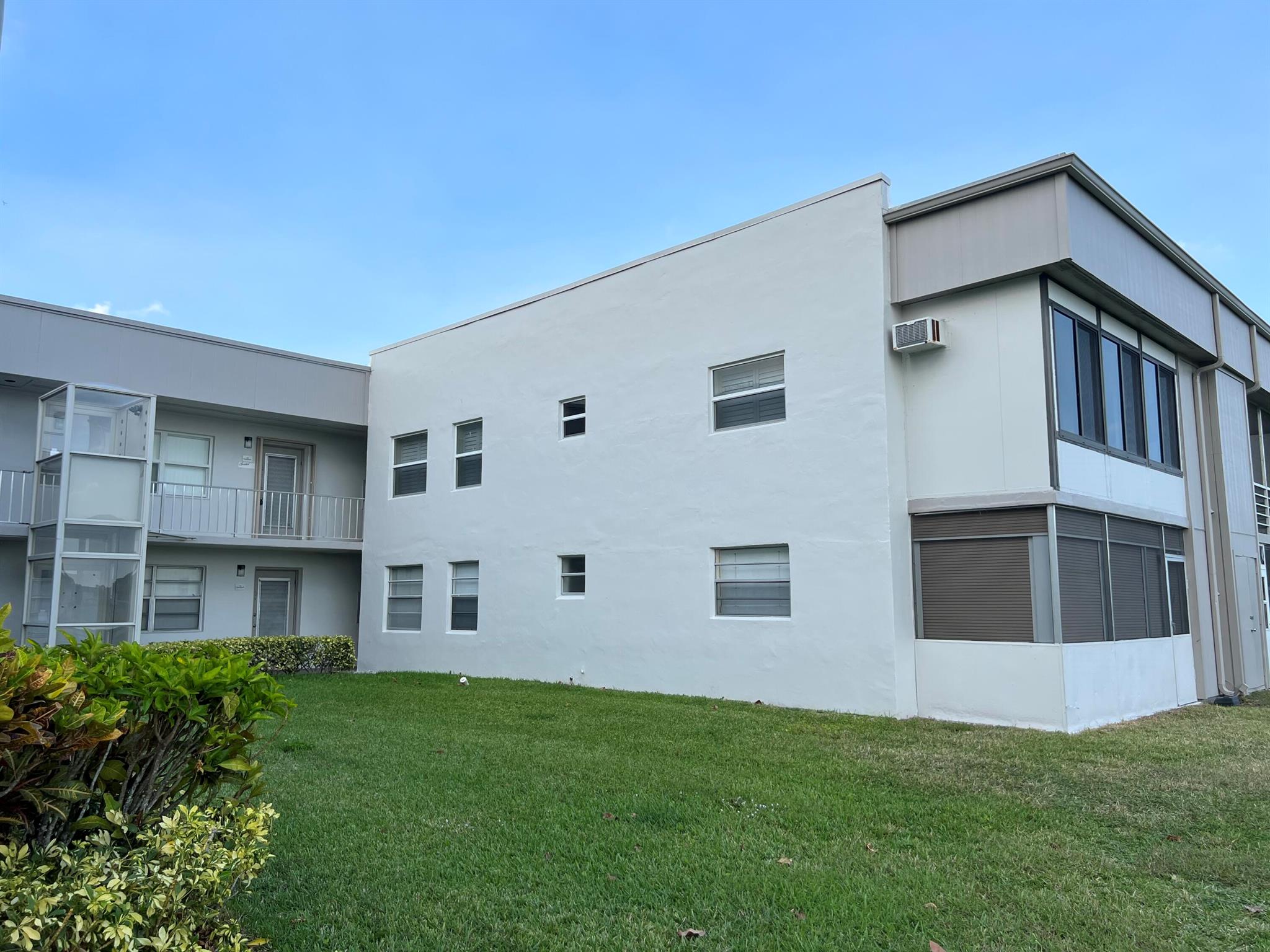 KINGS POINT NORMANDY COND - Residential Lease