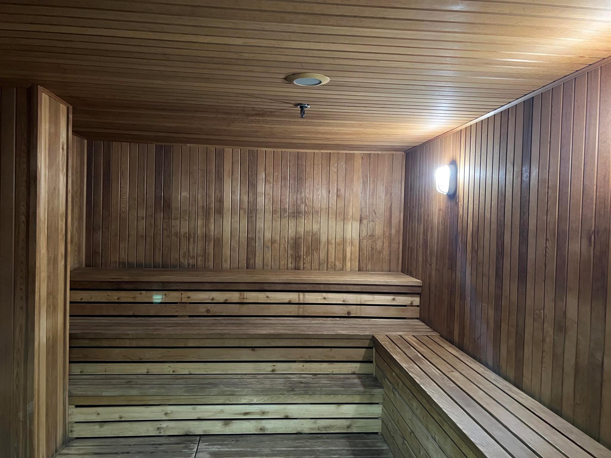 KINGS POINT NORMANDY COND - Residential Lease