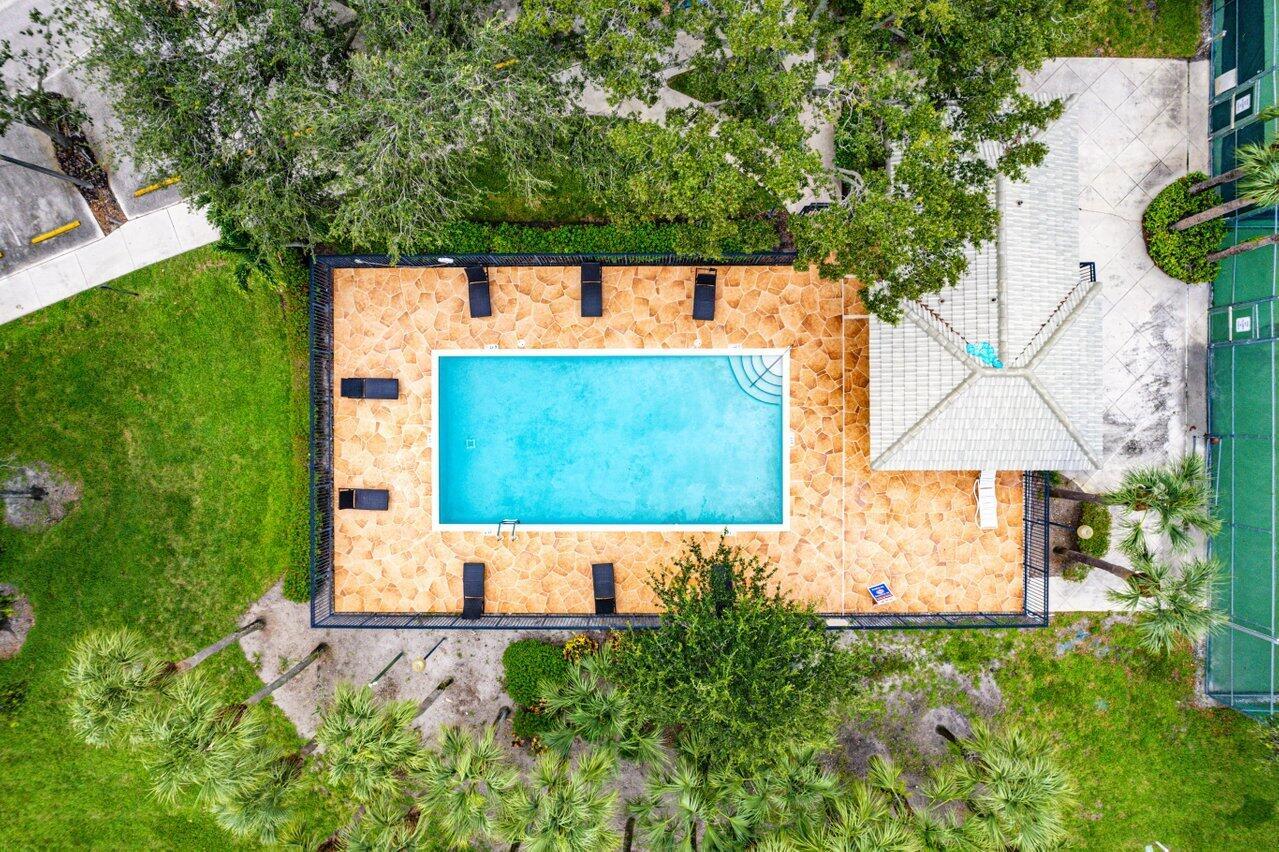 WESTWOOD LAKES 4 WESTWOOD GARDENS - Residential