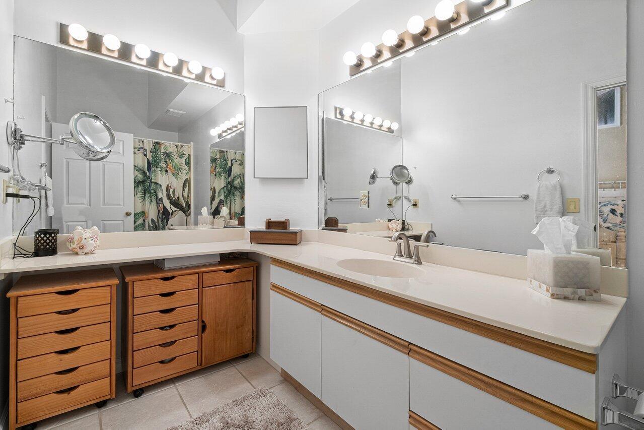 WESTWOOD LAKES 4 WESTWOOD GARDENS - Residential