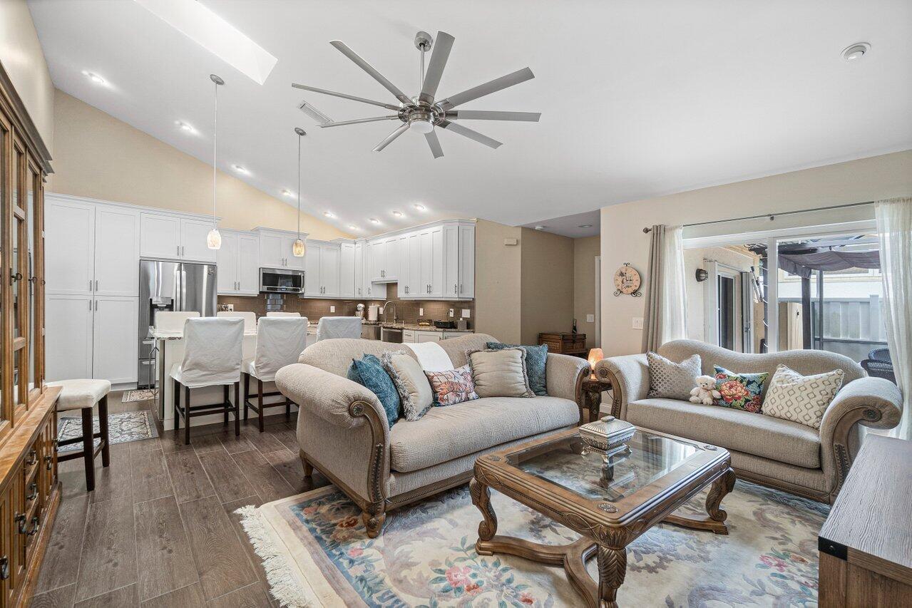 WESTWOOD LAKES 4 WESTWOOD GARDENS - Residential